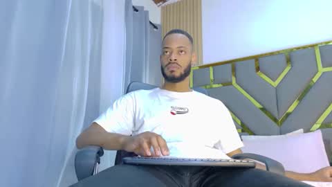 Oliver online show from April 19, 6:21 pm