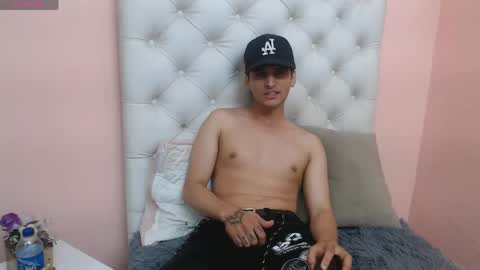 Snapshot of oliver_cat_ chatting on May 10, 1:49 pm oliver_cat_ online show from May 10, 1:49 pm