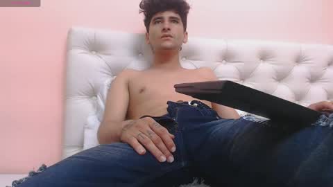 Snapshot of oliver_cat_ chatting on May 13, 10:23 am oliver_cat_ online show from May 13, 10:23 am