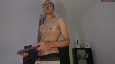 Snapshot of oliver_goldberg chatting on April 18, 2:21 pm oliver_goldberg online show from April 18, 2:21 pm