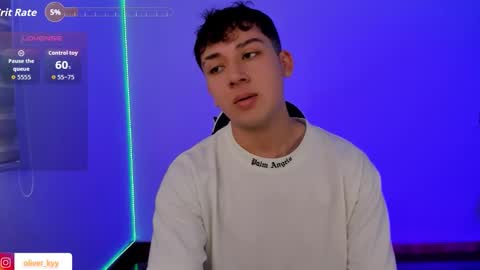 Snapshot of oliver_kyy chatting on October 17, 7:05 pm oliveeer online show from October 17, 7:05 pm