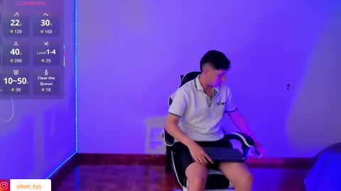 Snapshot of oliver_kyy chatting on January 10, 6:42 pm oliveeer online show from January 10, 6:42 pm