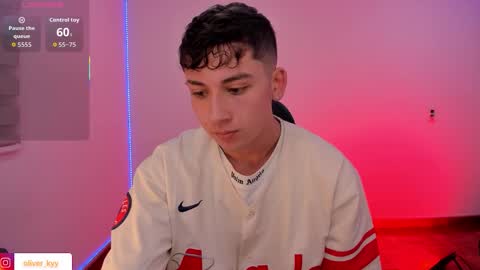 Snapshot of oliver_kyy chatting on February 16, 12:40 am oliveeer online show from February 16, 12:40 am