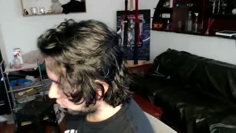 Snapshot of oliver_laid_2023 chatting on October 27, 9:19 pm oliver_laid_2023 online show from October 27, 9:19 pm