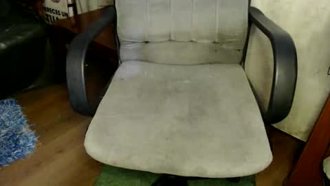 Snapshot of oliver_laid_2023 chatting on November 25, 9:53 am oliver_laid_2023 online show from November 25, 9:53 am