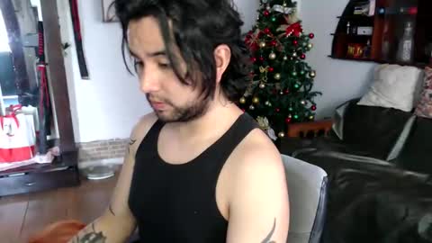 Snapshot of oliver_laid_2023 chatting on December 2, 5:41 pm oliver_laid_2023 online show from December 2, 5:41 pm