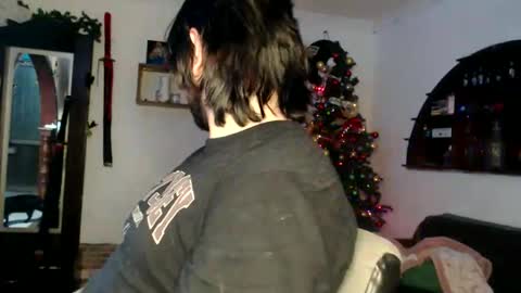 Snapshot of oliver_laid_2023 chatting on December 15, 2:05 am oliver_laid_2023 online show from December 15, 2:05 am