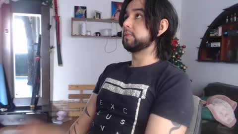 Snapshot of oliver_laid_2023 chatting on December 16, 6:13 pm oliver_laid_2023 online show from December 16, 6:13 pm