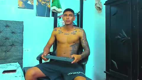 Snapshot of oliver_smith_2 chatting on November 10, 3:00 pm oliver_smith_2 online show from November 10, 3:00 pm