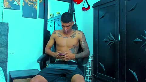 Snapshot of oliver_smith_2 chatting on November 23, 12:16 pm oliver_smith_2 online show from November 23, 12:16 pm