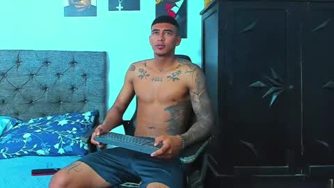 Snapshot of oliver_smith_2 chatting on March 23, 3:05 pm oliver_smith_2 online show from March 23, 3:05 pm