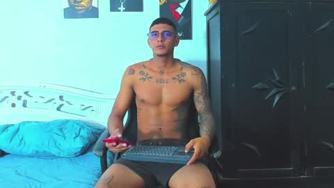 Snapshot of oliver_smith_2 chatting on May 18, 4:35 pm oliver_smith_2 online show from May 18, 4:35 pm