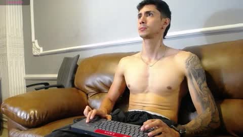 Oliver bennet online show from November 19, 11:38 pm