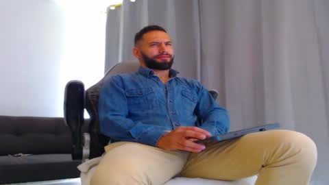 oliver online show from November 5, 2:28 pm