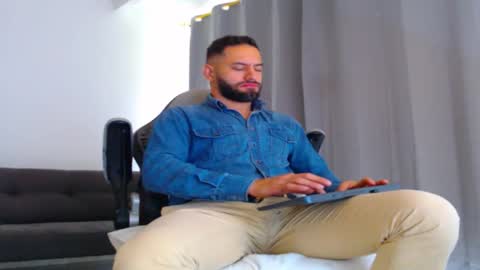 oliver online show from December 1, 1:49 pm