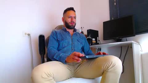 oliver online show from February 11, 4:45 pm