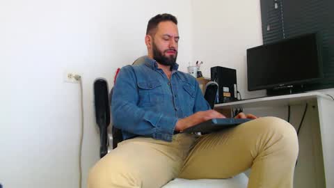 oliver online show from March 11, 1:28 pm