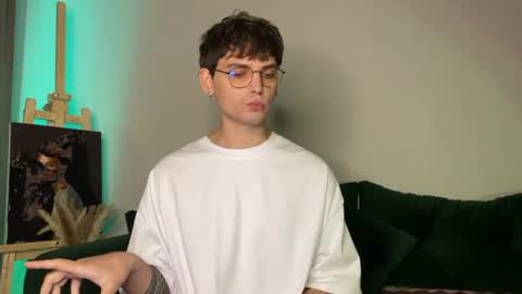 Snapshot of oliverlawrence chatting on July 12, 9:06 pm oliverlawrence online show from July 12, 9:06 pm
