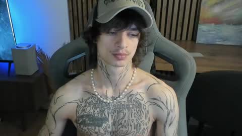 Snapshot of oliverrgroove chatting on May 1, 4:44 pm oliverrgroove online show from May 1, 4:44 pm