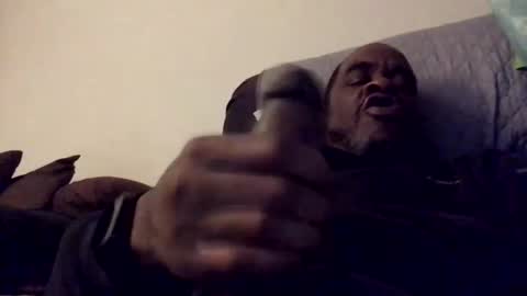 Snapshot of olivertwist1273 chatting on February 9, 10:11 pm olivertwist1273 online show from February 9, 10:11 pm