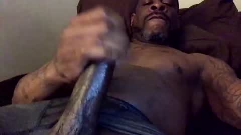 Snapshot of olivertwist1273 chatting on February 10, 3:35 am olivertwist1273 online show from February 10, 3:35 am