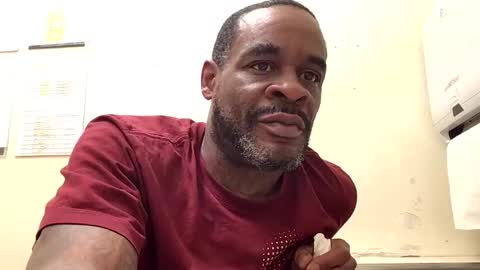 Snapshot of olivertwist1273 chatting on February 18, 3:10 am olivertwist1273 online show from February 18, 3:10 am