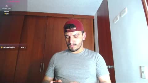 Snapshot of olivervitale chatting on January 12, 3:57 pm Oliver online show from January 12, 3:57 pm