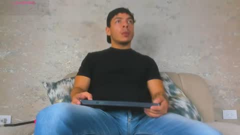 Snapshot of oliverwyse chatting on June 21, 2:25 am Oliver online show from June 21, 2:25 am