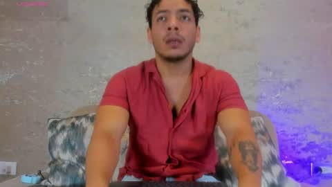 Snapshot of oliverwyse chatting on June 24, 12:20 am Oliver online show from June 24, 12:20 am
