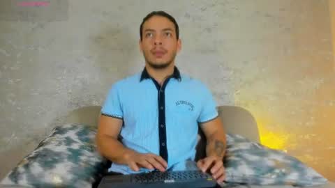 Snapshot of oliverwyse chatting on June 28, 11:11 pm Oliver online show from June 28, 11:11 pm