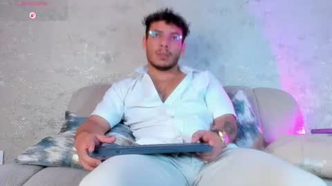 Snapshot of oliverwyse chatting on July 1, 1:07 am Oliver online show from July 1, 1:07 am