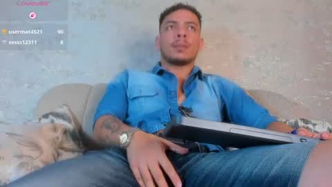 Snapshot of oliverwyse chatting on July 3, 8:37 pm Oliver online show from July 3, 8:37 pm