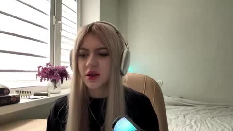 Snapshot of olivesaller chatting on May 11, 9:59 am olivesaller online show from May 11, 9:59 am