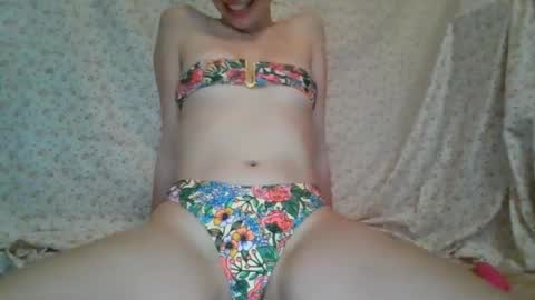 Snapshot of olivia2739 chatting on May 9, 9:53 pm olivia2739 online show from May 9, 9:53 pm