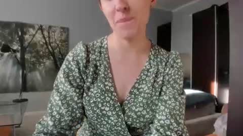 Snapshot of olivia__dream chatting on June 8, 4:18 pm olivia__dream online show from June 8, 4:18 pm