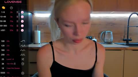 Snapshot of olivia_bells chatting on May 22, 9:09 pm Olivia 3 online show from May 22, 9:09 pm