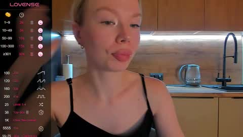 Snapshot of olivia_bells chatting on May 28, 9:12 pm Olivia 3 online show from May 28, 9:12 pm