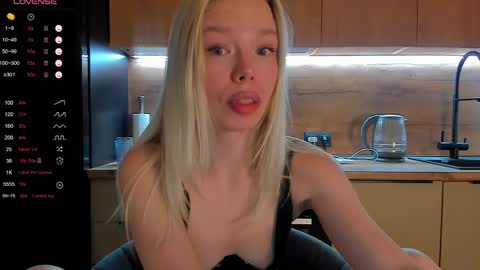 Snapshot of olivia_bells chatting on May 30, 10:07 pm Olivia 3 online show from May 30, 10:07 pm
