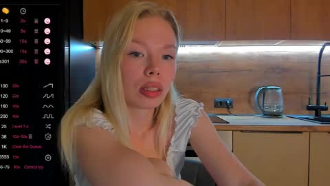 Snapshot of olivia_bells chatting on June 3, 9:09 pm Olivia 3 online show from June 3, 9:09 pm