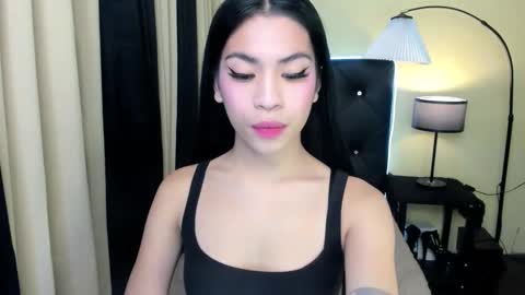 Snapshot of olivia_hotcummer chatting on November 9, 2:10 am olivia_hotcummer online show from November 9, 2:10 am