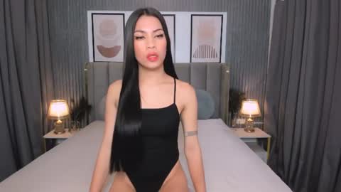 Snapshot of olivia_hotcummer chatting on July 7, 2:36 am olivia_hotcummer online show from July 7, 2:36 am