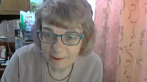 Olivia Mia online show from April 6, 6:36 am