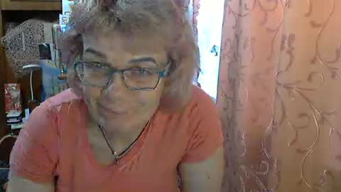Snapshot of olivia_mia25 chatting on May 16, 6:54 am Olivia Mia online show from May 16, 6:54 am