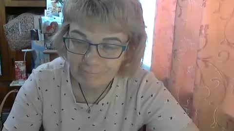 Snapshot of olivia_mia25 chatting on May 18, 5:57 am Olivia Mia online show from May 18, 5:57 am