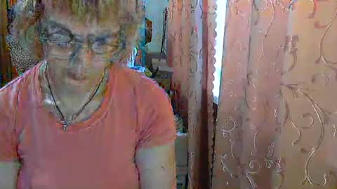 Snapshot of olivia_mia25 chatting on May 19, 5:47 am Olivia Mia online show from May 19, 5:47 am