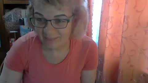 Snapshot of olivia_mia25 chatting on May 20, 10:21 am Olivia Mia online show from May 20, 10:21 am