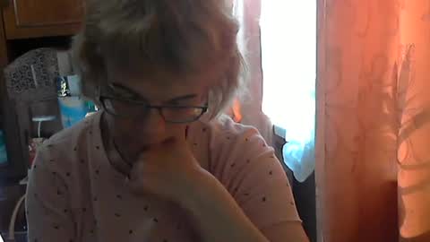 Snapshot of olivia_mia25 chatting on June 4, 1:50 pm Olivia Mia online show from June 4, 1:50 pm