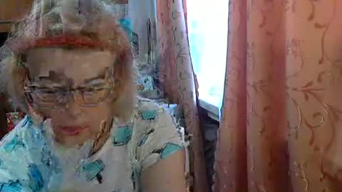 Snapshot of olivia_mia25 chatting on June 10, 7:29 am Olivia Mia online show from June 10, 7:29 am