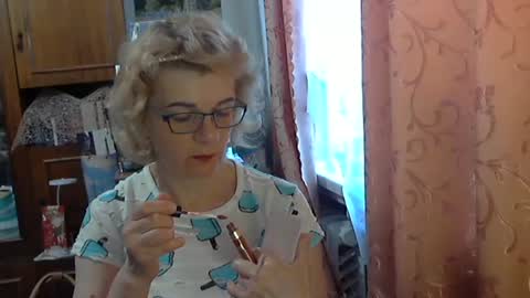 Snapshot of olivia_mia25 chatting on June 15, 7:43 am Olivia Mia online show from June 15, 7:43 am