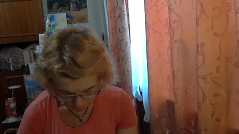 Snapshot of olivia_mia25 chatting on June 16, 8:39 am Olivia Mia online show from June 16, 8:39 am